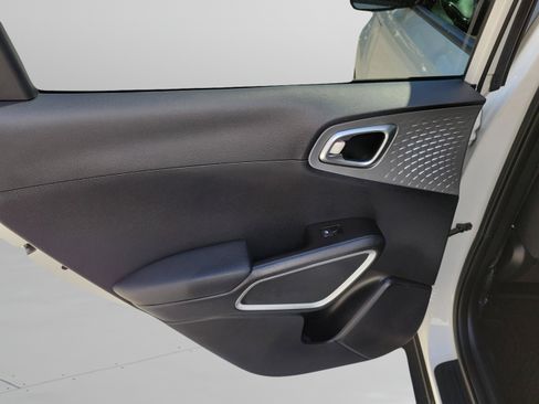 Used 2024 Kia Soul S FWD image 9