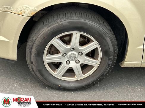 Used 2010 Chrysler Town & Country Touring w/ Family Value Group FWD image 9