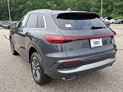 Used 2025 Audi Q5 Premium w/ Convenience Package image 3