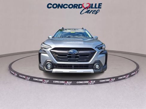 Used 2023 Subaru Outback Touring AWD/4WD image 3