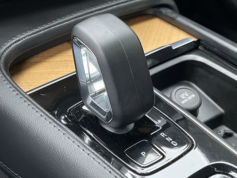 Used 2023 Volvo XC90 B6 Plus image 25