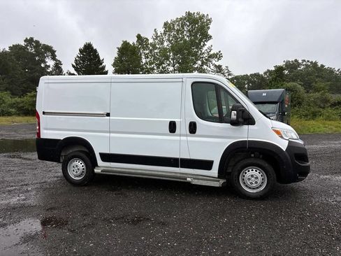 Used 2025 RAM ProMaster 2500 w/ U-Haul Equipment Group FWD image 8
