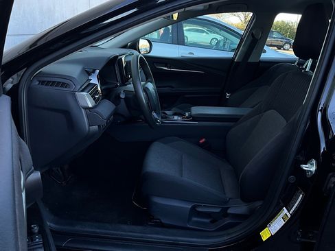 Used 2025 Toyota Camry LE image 10