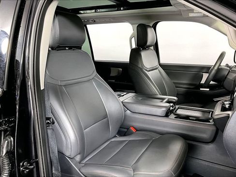 Used 2025 Ford Expedition Active RWD image 7