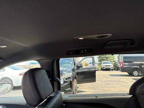 Used 2025 Chrysler Pacifica Select FWD image 19