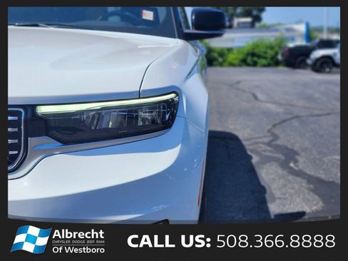 Used 2023 Jeep Grand Cherokee L Summit w/ Luxury Tech Group V AWD/4WD image 10