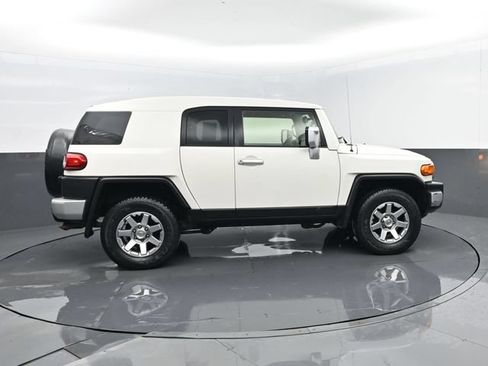 Used 2014 Toyota FJ Cruiser 4WD w/ Upgrade Package image 4