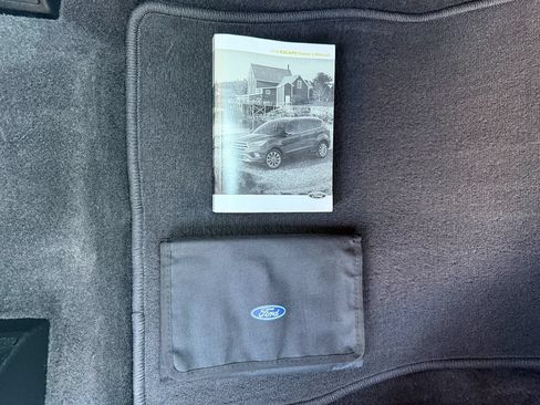 Used 2018 Ford Escape SE FWD image 33