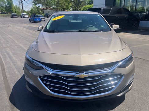 Used 2022 Chevrolet Malibu LT FWD image 2