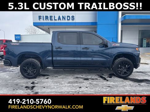 Used 2021 Chevrolet Silverado 1500 Custom Trail Boss w/ LPO, Dark Essentials Package image 8