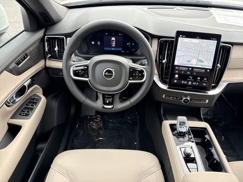 New 2026 Volvo XC90 B6 Plus w/ Protection Package Premier AWD/4WD image 18