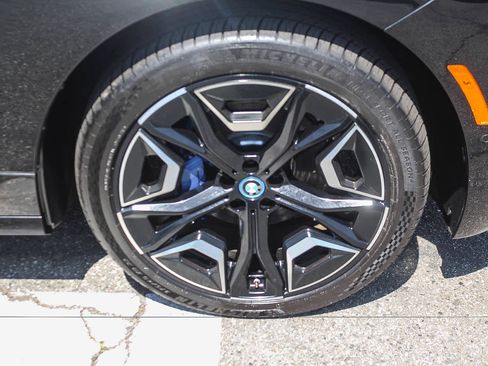 Used 2024 BMW iX xDrive50 w/ Premium Package AWD/4WD image 9