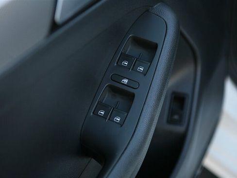 Used 2017 Volkswagen Jetta SE FWD image 9