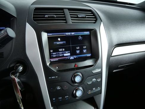 Used 2015 Ford Explorer XLT w/ Equipment Group 202A AWD/4WD image 19