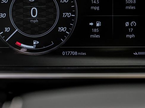 Used 2022 Land Rover Range Rover Sport SVR image 17