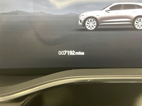 Used 2025 Jaguar F-PACE R-Dynamic S image 12