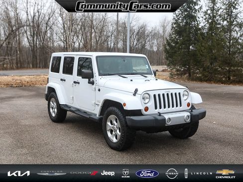 Used 2013 Jeep Wrangler Unlimited Sahara w/ Connectivity Group image 9