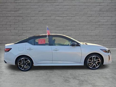 Used 2025 Nissan Sentra SR FWD image 12