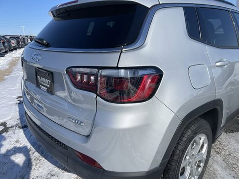 Used 2024 Jeep Compass Latitude image 27