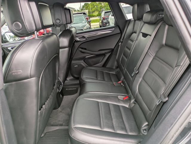 Used 2023 Porsche Macan AWD/4WD image 11