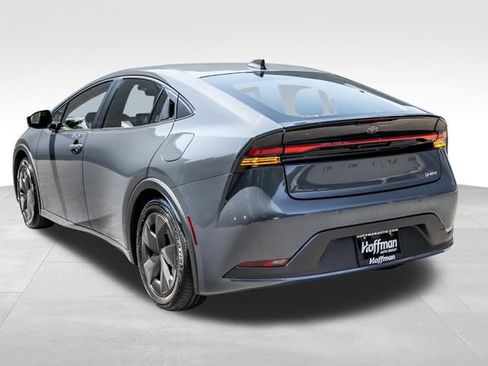 Used 2025 Toyota Prius LE FWD image 9