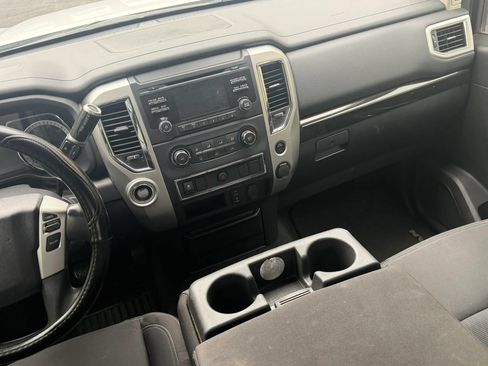 Used 2017 Nissan Titan SV RWD image 20