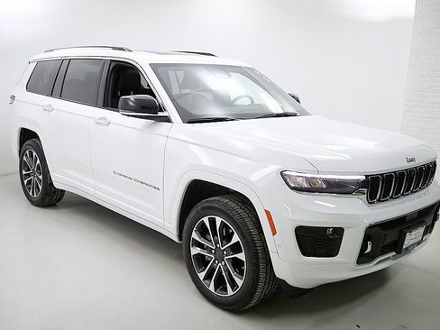 Used 2022 Jeep Grand Cherokee L Overland w/ Advanced Protech Group III image 4