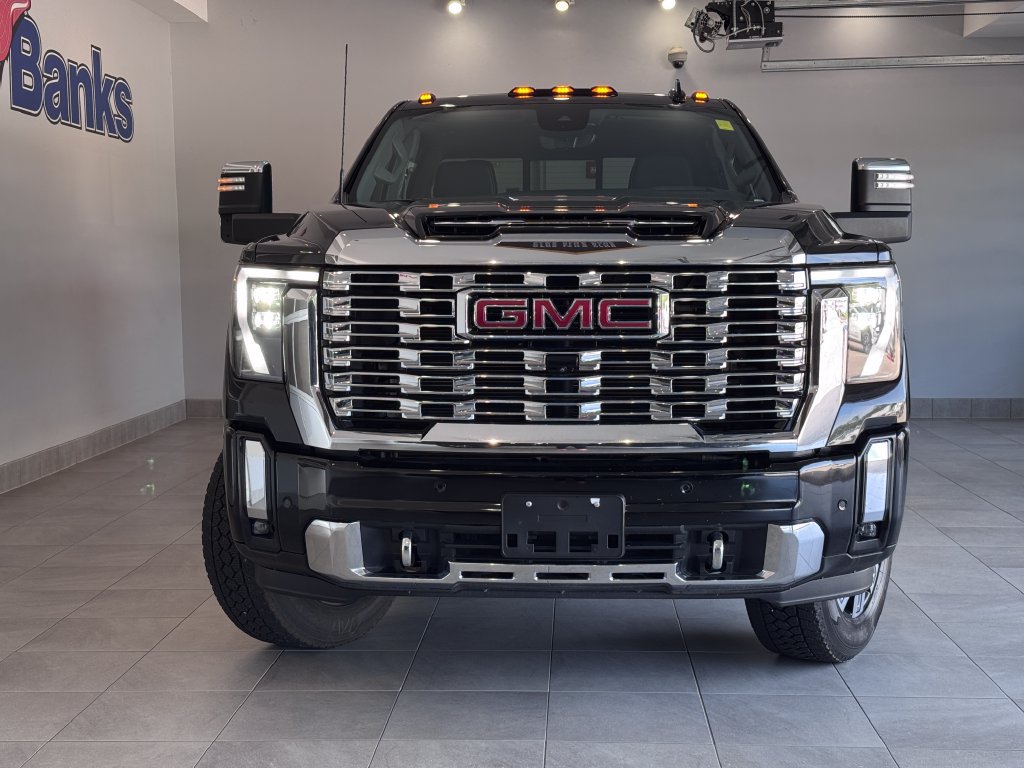 Certified 2024 GMC Sierra 2500 Denali w/ Technology Package AWD/4WD image 3