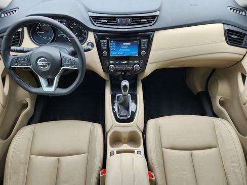 Used 2017 Nissan Rogue SL image 25