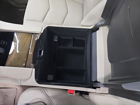 Used 2020 Cadillac Escalade Premium Luxury image 30