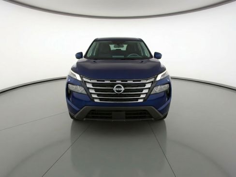 Used 2025 Nissan Rogue SV image 2