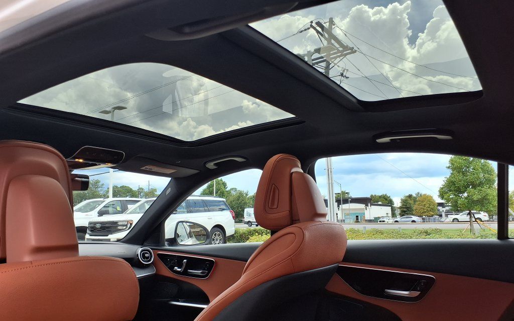 Used 2025 Mercedes-Benz C 300 Sedan image 25