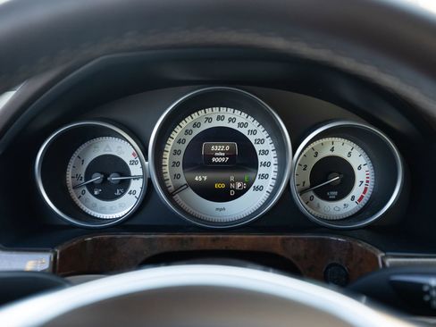 Used 2014 Mercedes-Benz E 350 4MATIC Sedan image 31