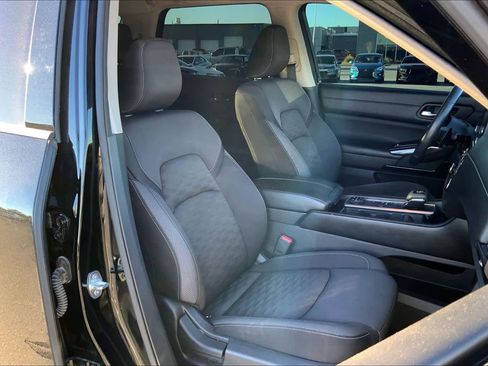 Used 2022 Nissan Pathfinder SV w/ SV Premium Package image 9