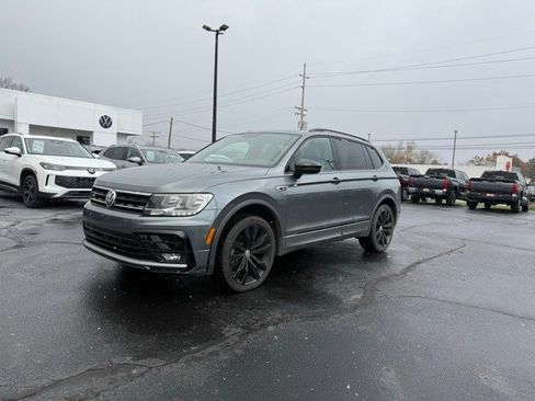 Used 2021 Volkswagen Tiguan SE R-Line image 2
