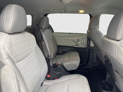 Used 2021 Toyota Sienna LE FWD image 44