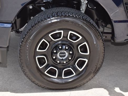 Used 2024 Ford F350 Platinum w/ FX4 Off-Road Package AWD/4WD image 41