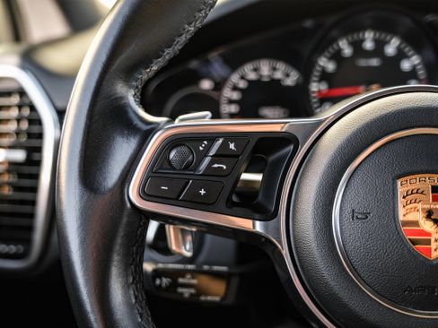 Used 2020 Porsche Cayenne image 16