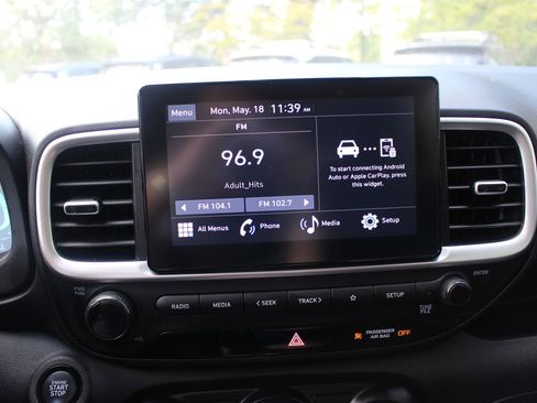 Used 2025 Hyundai Venue SEL FWD image 24