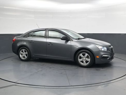 Used 2016 Chevrolet Cruze LT FWD image 4