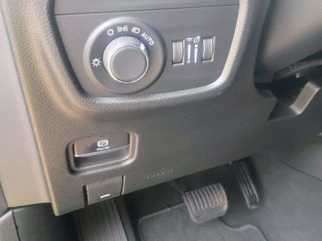 Used 2025 Jeep Grand Cherokee L Altitude RWD image 29