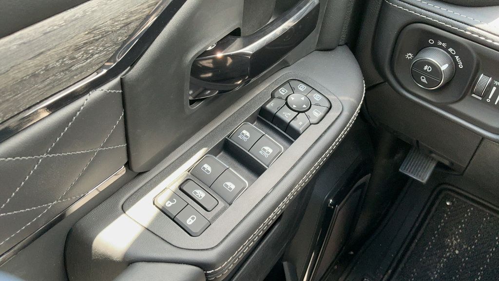 New 2026 RAM 2500 Limited AWD/4WD image 15