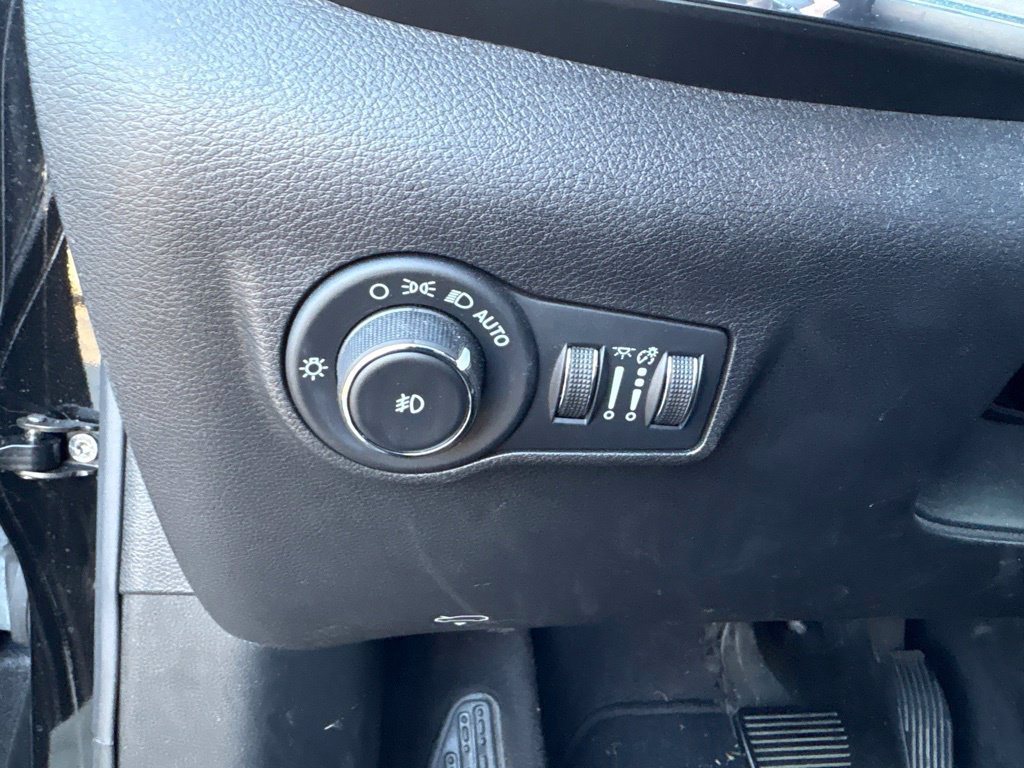 Used 2022 Jeep Compass Limited w/ Sun and Sound Group AWD/4WD image 27