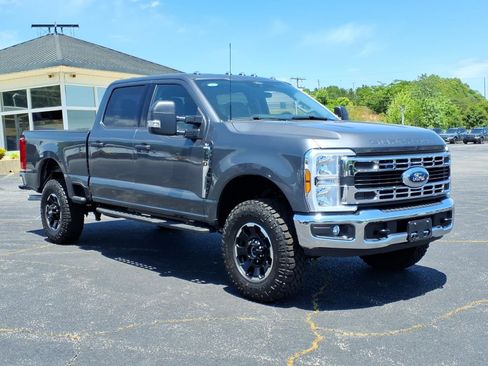Used 2026 Ford F250 XLT w/ Tremor Off-Road Package AWD/4WD image 2