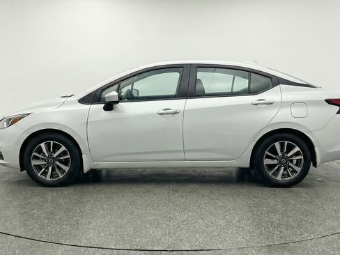 Used 2025 Nissan Versa SV image 5