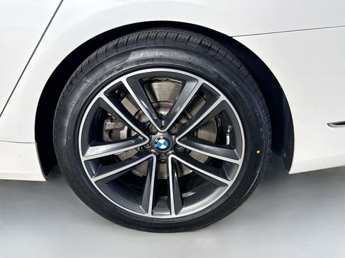 Certified 2022 BMW 750i xDrive image 33