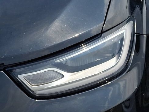 Used 2024 Chrysler Pacifica Touring-L FWD image 5