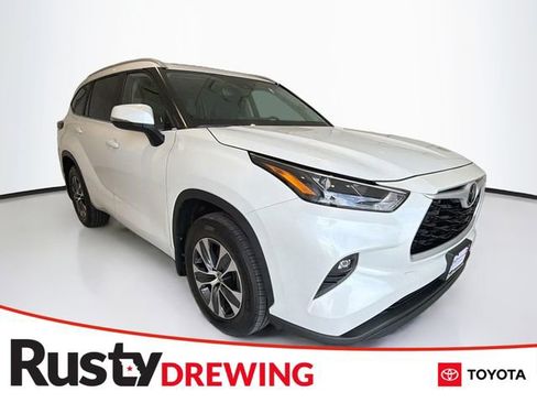 Certified 2026 Toyota Highlander XLE AWD/4WD image 1