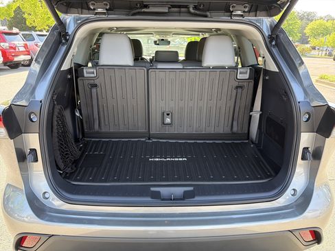 Certified 2026 Toyota Highlander XLE image 32