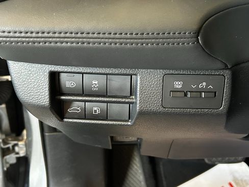 Used 2019 Toyota Avalon XLE w/ Moonroof Package image 17